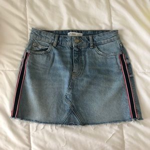 Zara Z1975 Distressed med/light wash denim skirt